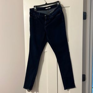 Levi skinny jeans size 32